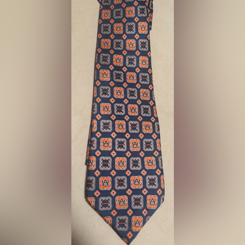 Men’s tie, Auburn with mixed array of Auburn logos.